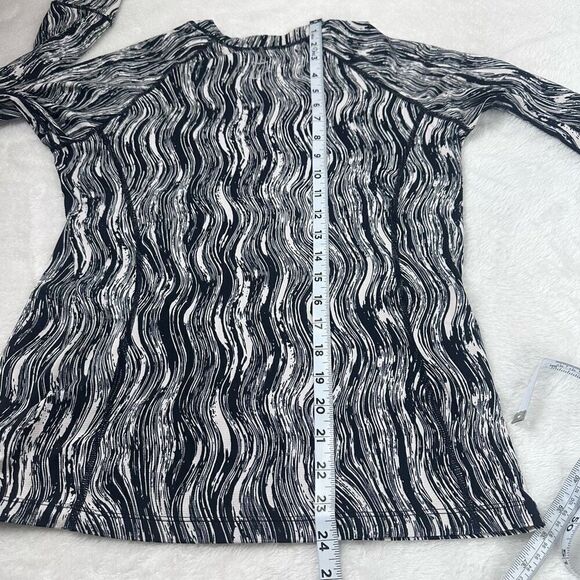 Skirt Sports Women's M Long Sleeve Athletic Tee Black White Marble Swirl Pattern - Picture 9 of 9